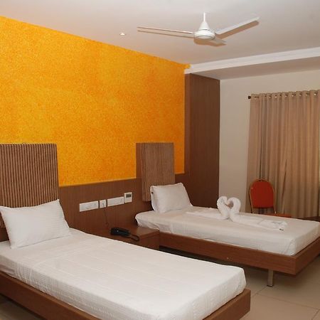 Hotel Pla Amrith Inn Tiruchirappalli Esterno foto