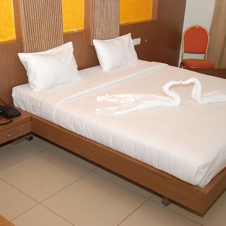Hotel Pla Amrith Inn Tiruchirappalli Esterno foto