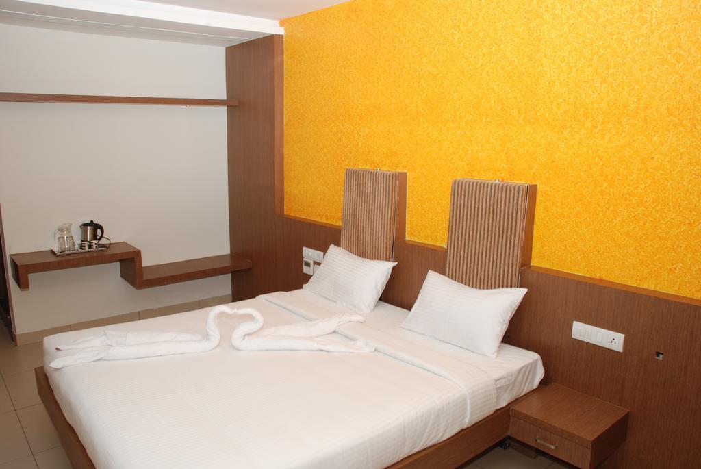 Hotel Pla Amrith Inn Tiruchirappalli Esterno foto