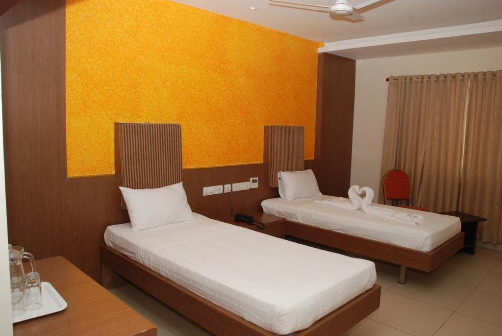 Hotel Pla Amrith Inn Tiruchirappalli Esterno foto
