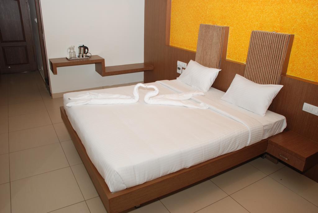 Hotel Pla Amrith Inn Tiruchirappalli Esterno foto