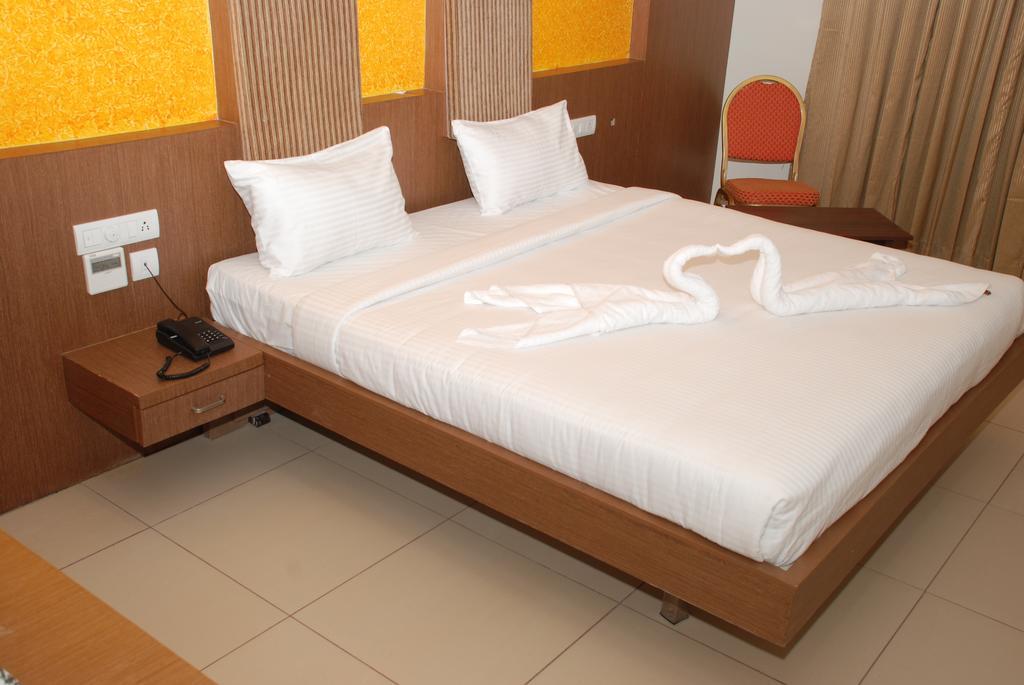 Hotel Pla Amrith Inn Tiruchirappalli Esterno foto