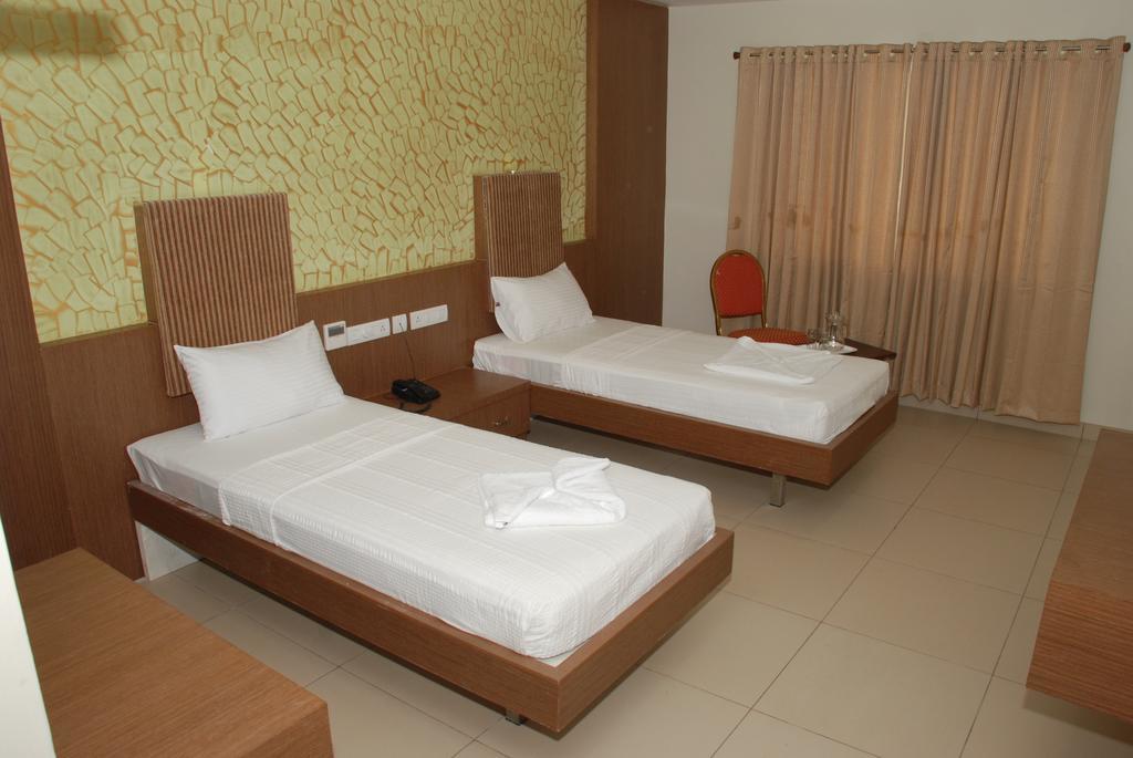 Hotel Pla Amrith Inn Tiruchirappalli Esterno foto