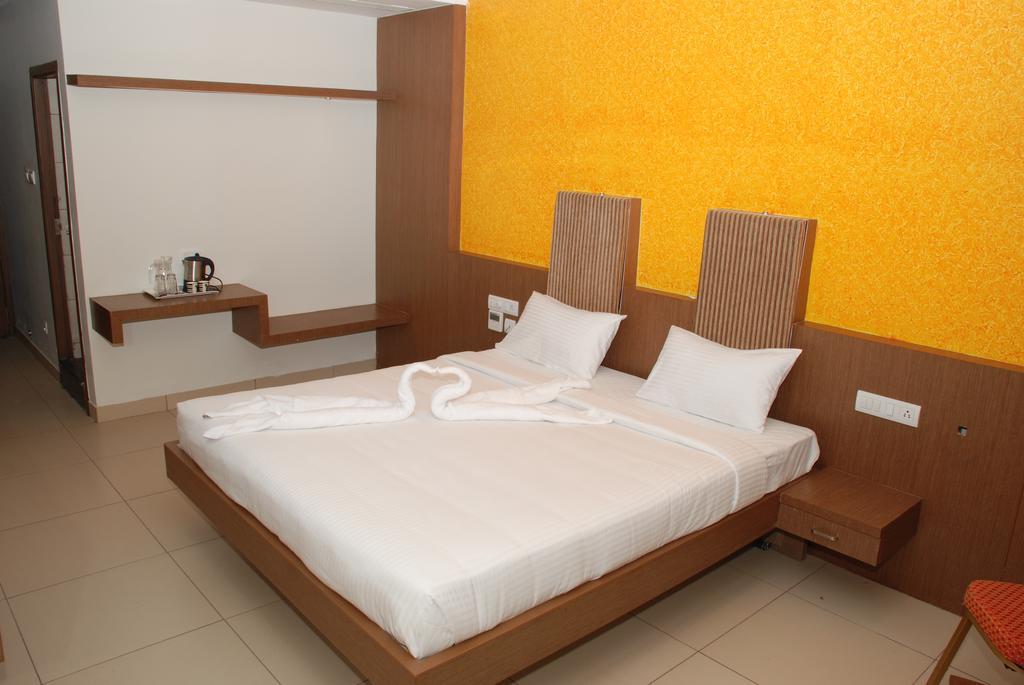 Hotel Pla Amrith Inn Tiruchirappalli Esterno foto