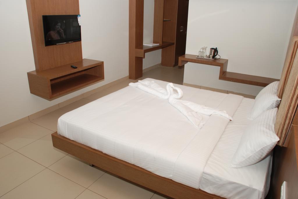 Hotel Pla Amrith Inn Tiruchirappalli Esterno foto
