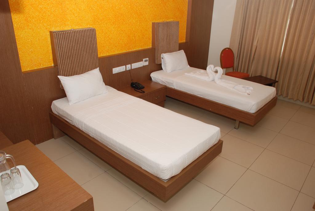 Hotel Pla Amrith Inn Tiruchirappalli Esterno foto