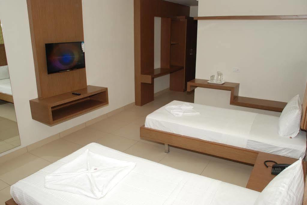 Hotel Pla Amrith Inn Tiruchirappalli Esterno foto