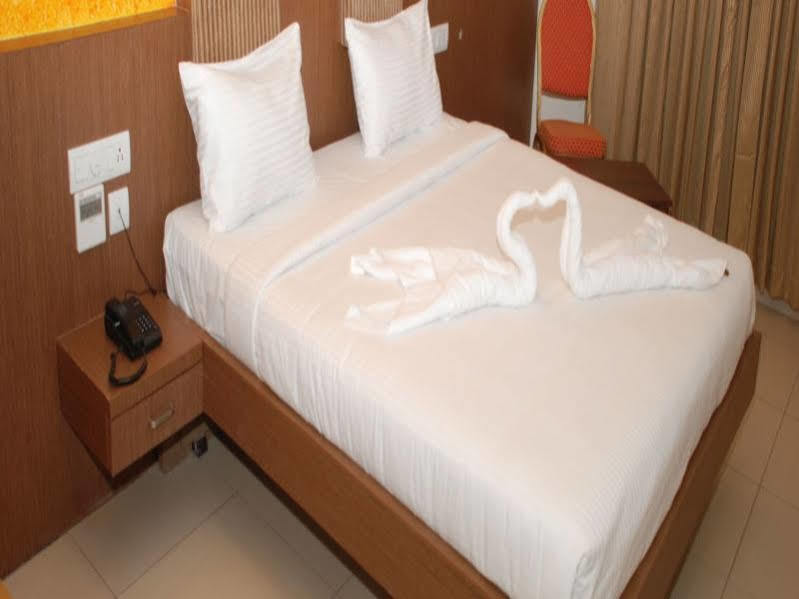 Hotel Pla Amrith Inn Tiruchirappalli Esterno foto